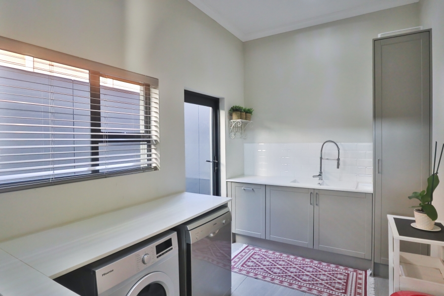 To Let 4 Bedroom Property for Rent in The Coves North West